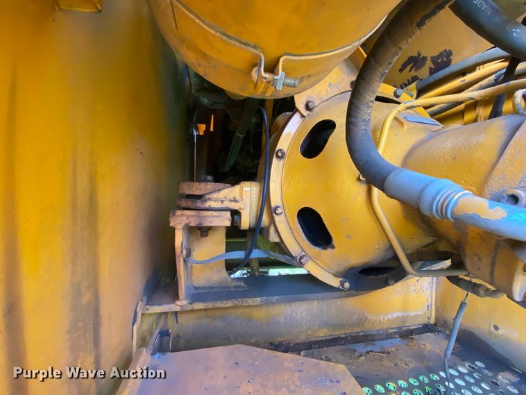 image for item HA9642 1987 John Deere 490  excavator