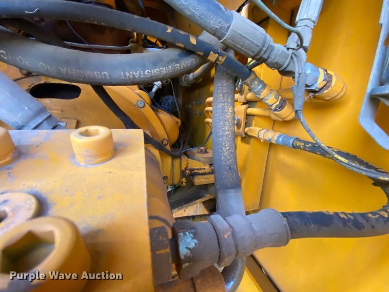 image for item HA9642 1987 John Deere 490  excavator