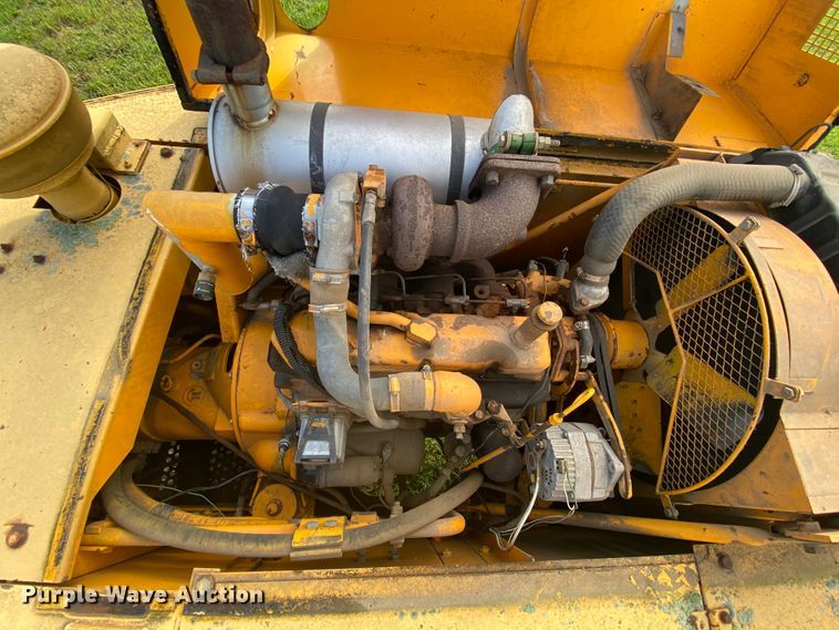 image for item HA9642 1987 John Deere 490  excavator