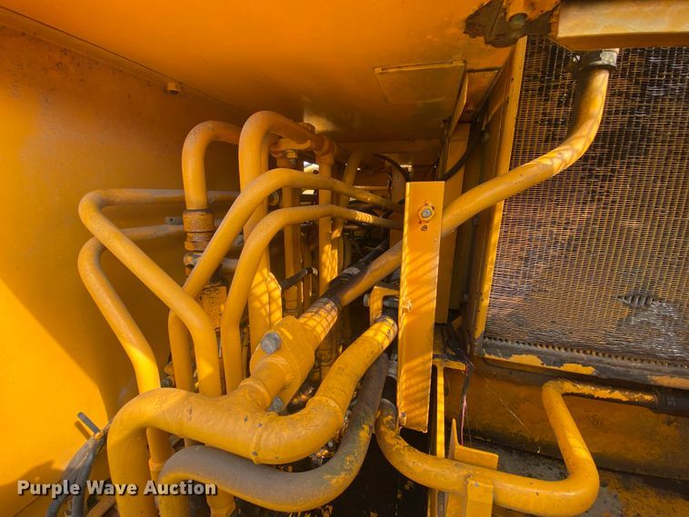 image for item HA9642 1987 John Deere 490  excavator