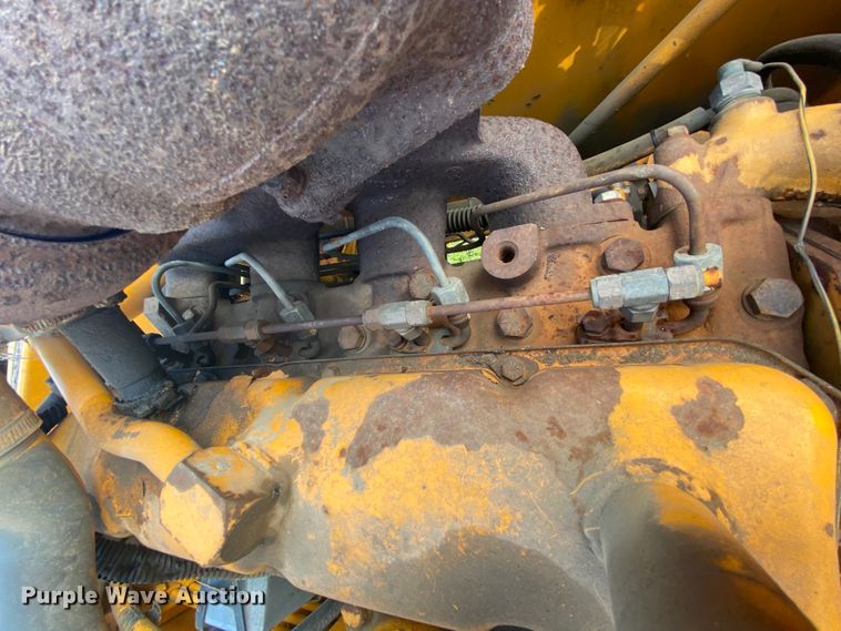 image for item HA9642 1987 John Deere 490  excavator