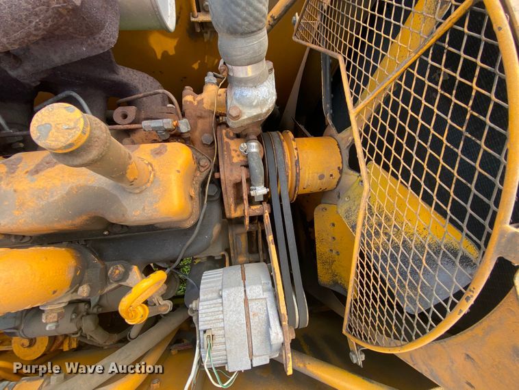 image for item HA9642 1987 John Deere 490  excavator