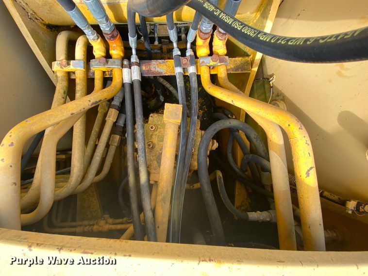 image for item HA9642 1987 John Deere 490  excavator