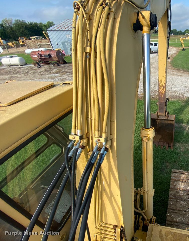 image for item HA9642 1987 John Deere 490  excavator