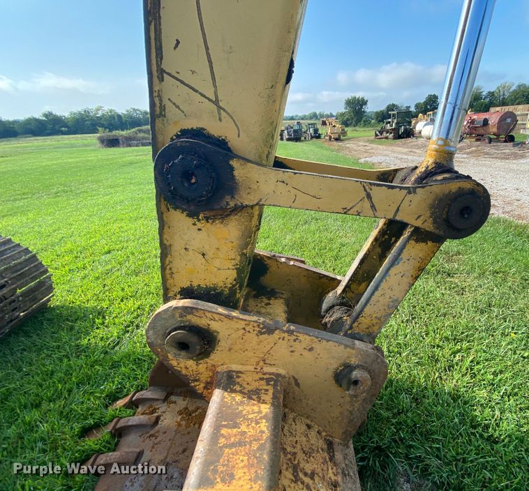 image for item HA9642 1987 John Deere 490  excavator