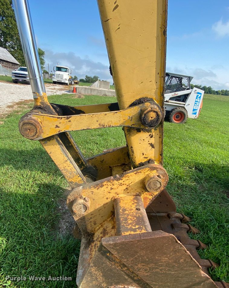 image for item HA9642 1987 John Deere 490  excavator