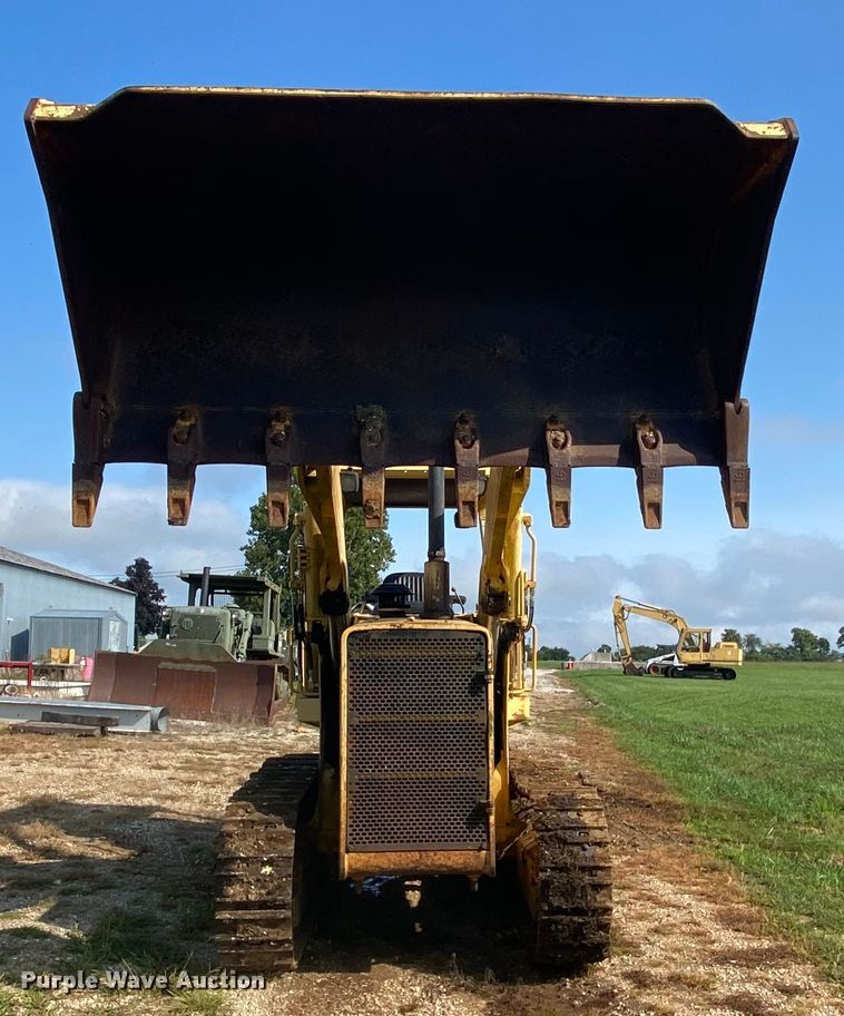 image for item HA9643 1989 John Deere 655B  track loader