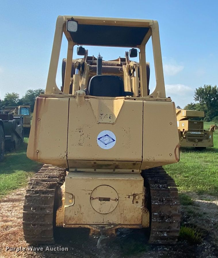 image for item HA9643 1989 John Deere 655B  track loader