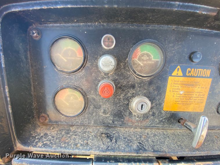 image for item HA9643 1989 John Deere 655B  track loader