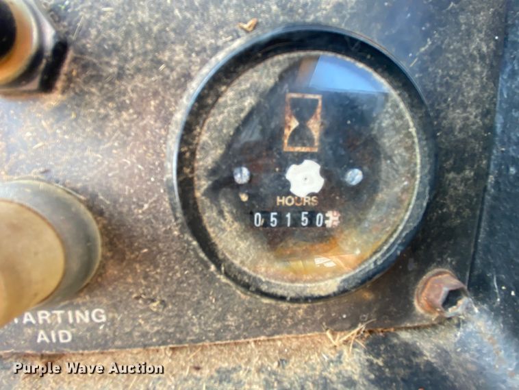 image for item HA9643 1989 John Deere 655B  track loader