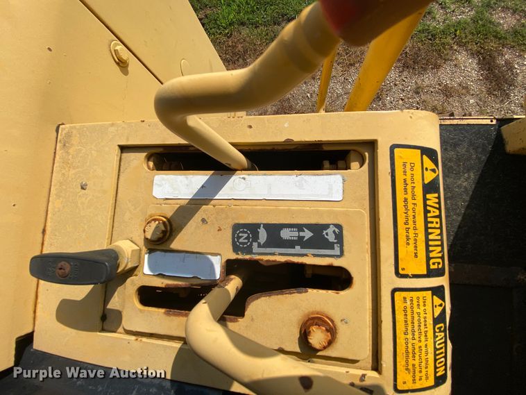 image for item HA9643 1989 John Deere 655B  track loader