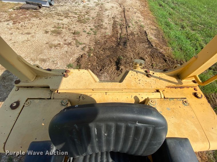 image for item HA9643 1989 John Deere 655B  track loader