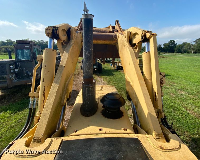 image for item HA9643 1989 John Deere 655B  track loader