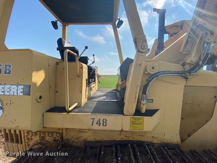 image for item HA9643 1989 John Deere 655B  track loader