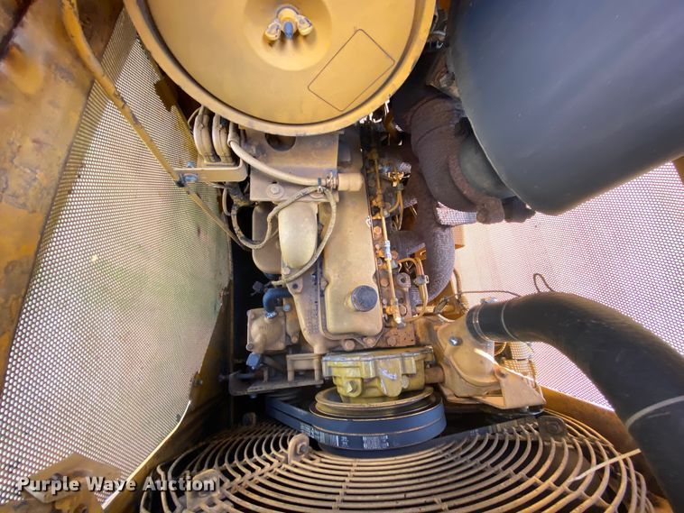 image for item HA9643 1989 John Deere 655B  track loader