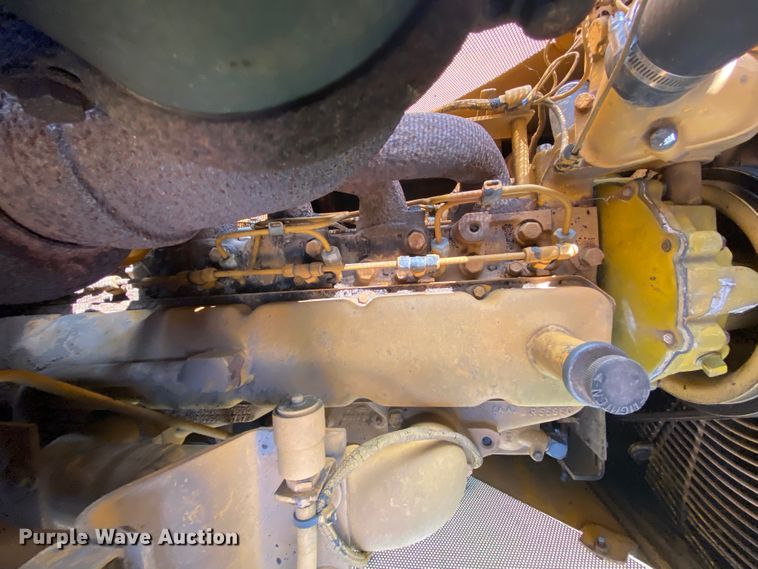 image for item HA9643 1989 John Deere 655B  track loader