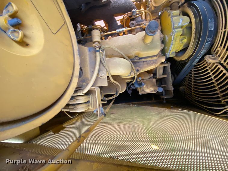 image for item HA9643 1989 John Deere 655B  track loader