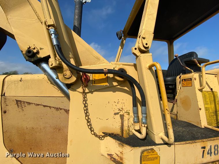 image for item HA9643 1989 John Deere 655B  track loader