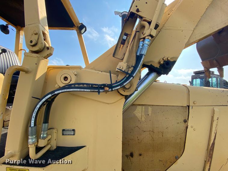 image for item HA9643 1989 John Deere 655B  track loader