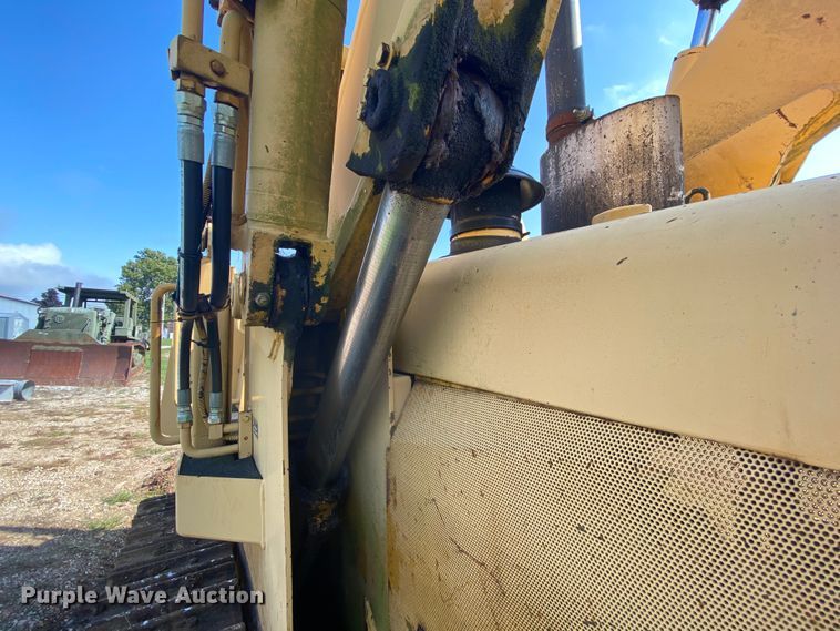 image for item HA9643 1989 John Deere 655B  track loader