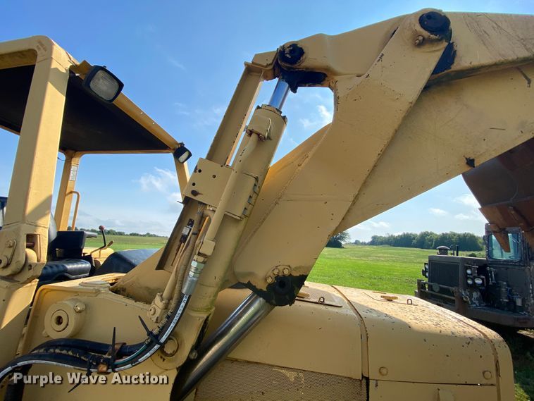 image for item HA9643 1989 John Deere 655B  track loader