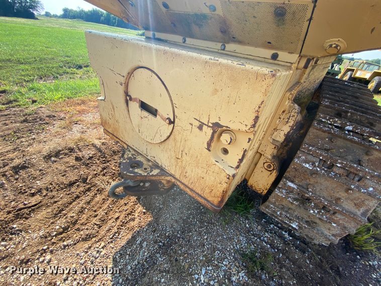 image for item HA9643 1989 John Deere 655B  track loader