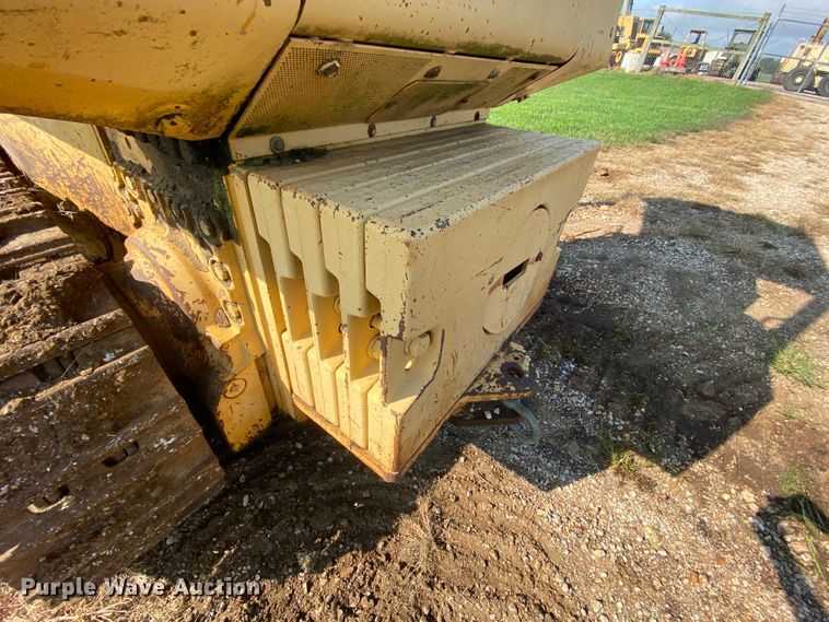 image for item HA9643 1989 John Deere 655B  track loader