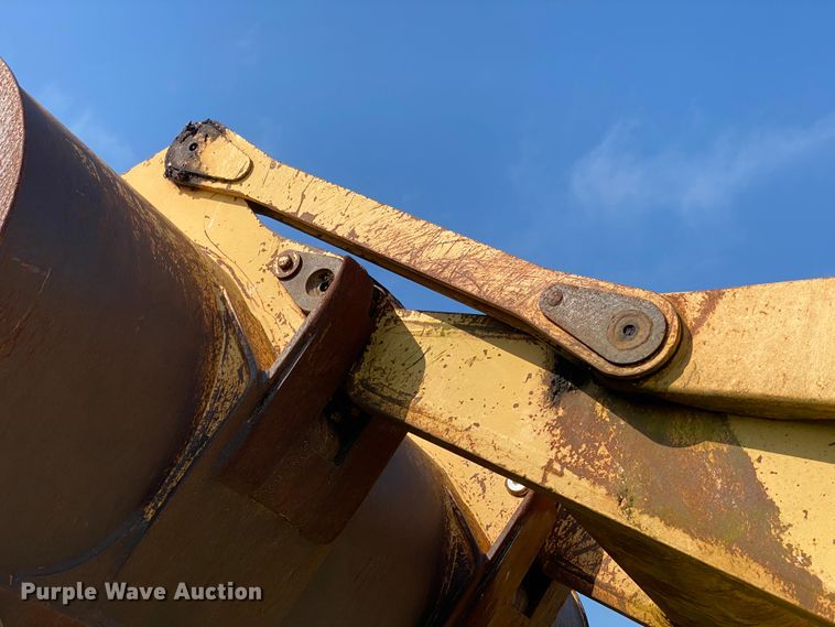 image for item HA9643 1989 John Deere 655B  track loader