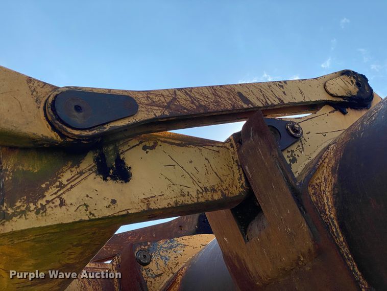 image for item HA9643 1989 John Deere 655B  track loader