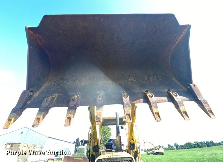 image for item HA9643 1989 John Deere 655B  track loader