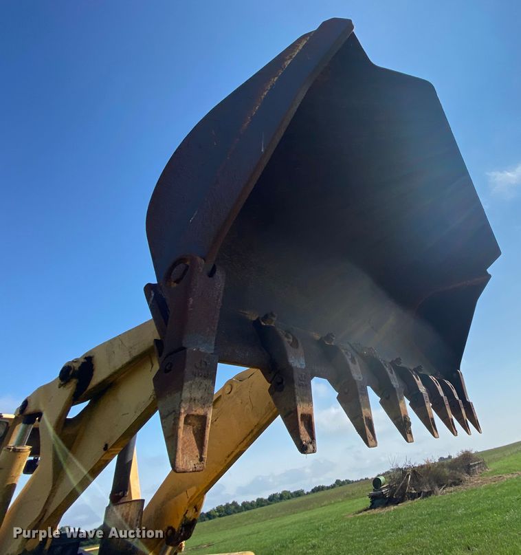 image for item HA9643 1989 John Deere 655B  track loader