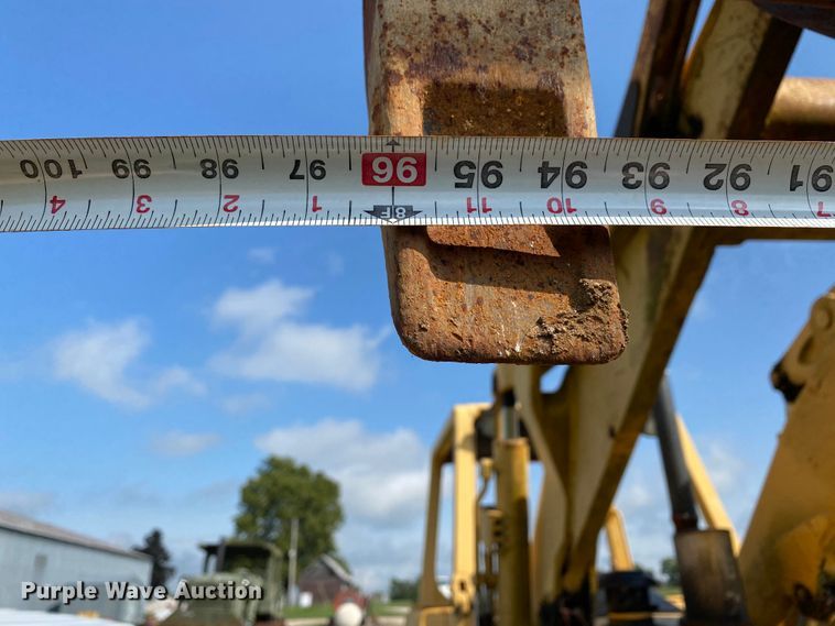 image for item HA9643 1989 John Deere 655B  track loader