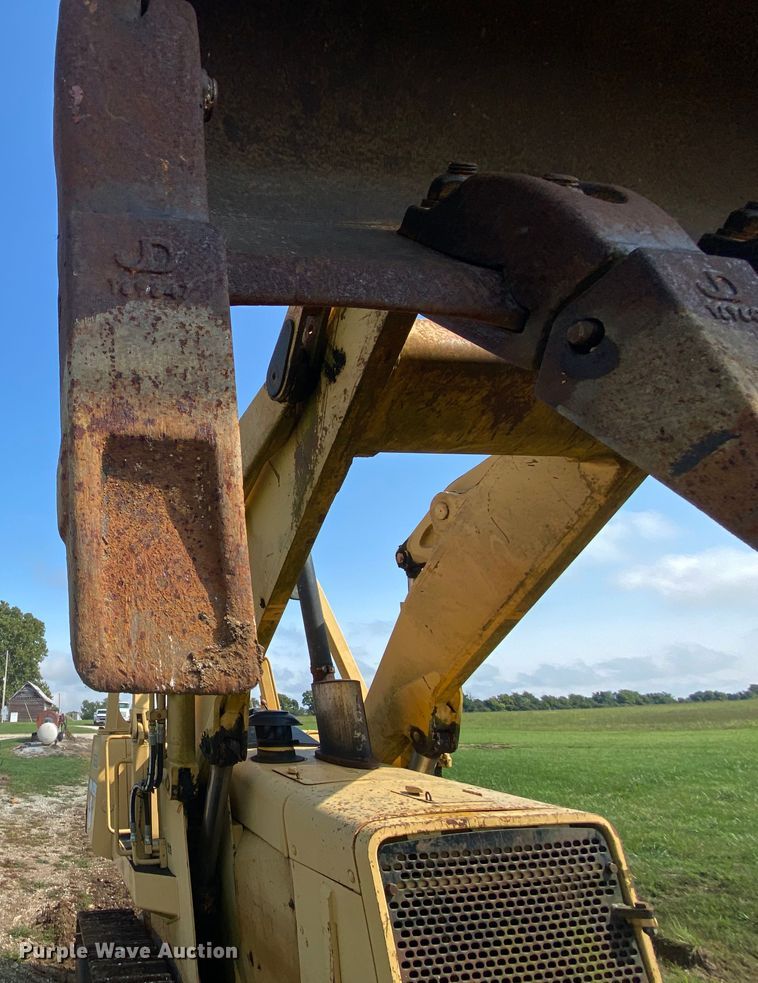 image for item HA9643 1989 John Deere 655B  track loader