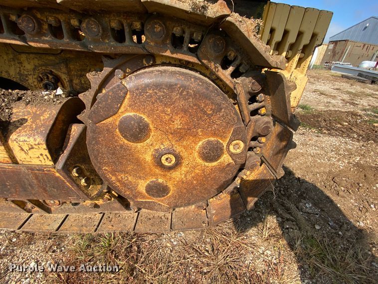 image for item HA9643 1989 John Deere 655B  track loader