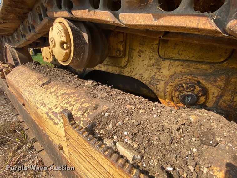 image for item HA9643 1989 John Deere 655B  track loader