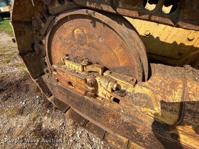 image for item HA9643 1989 John Deere 655B  track loader