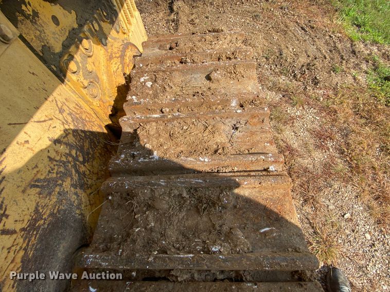 image for item HA9643 1989 John Deere 655B  track loader