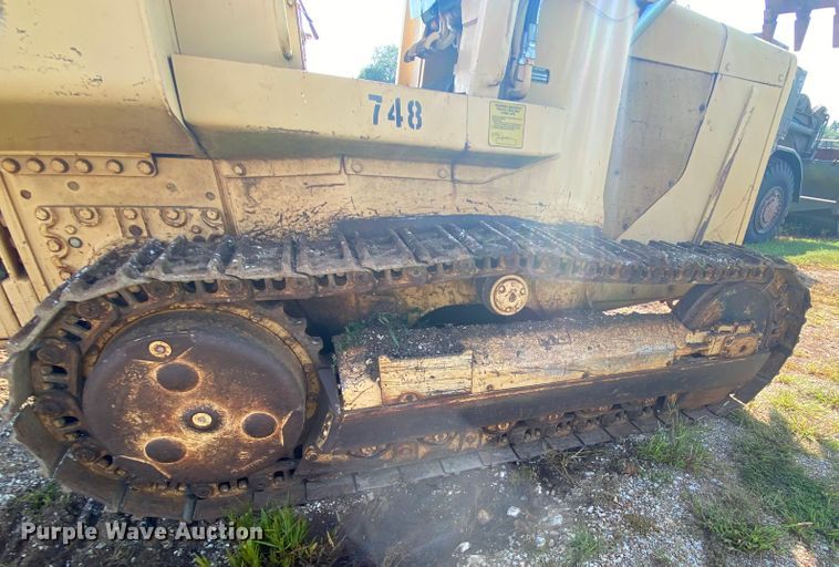 image for item HA9643 1989 John Deere 655B  track loader