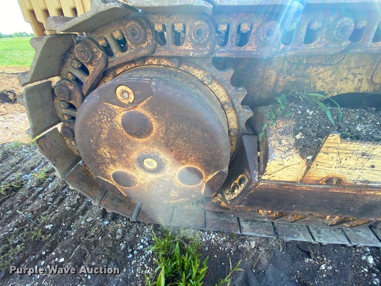 image for item HA9643 1989 John Deere 655B  track loader