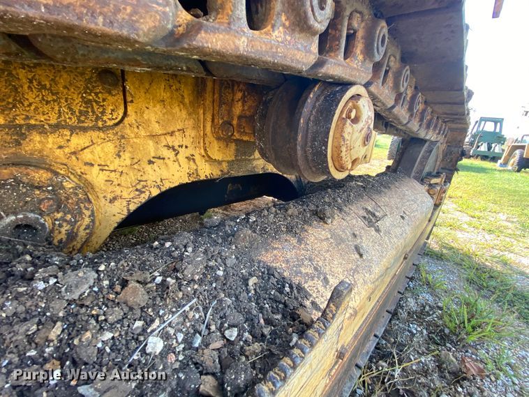 image for item HA9643 1989 John Deere 655B  track loader