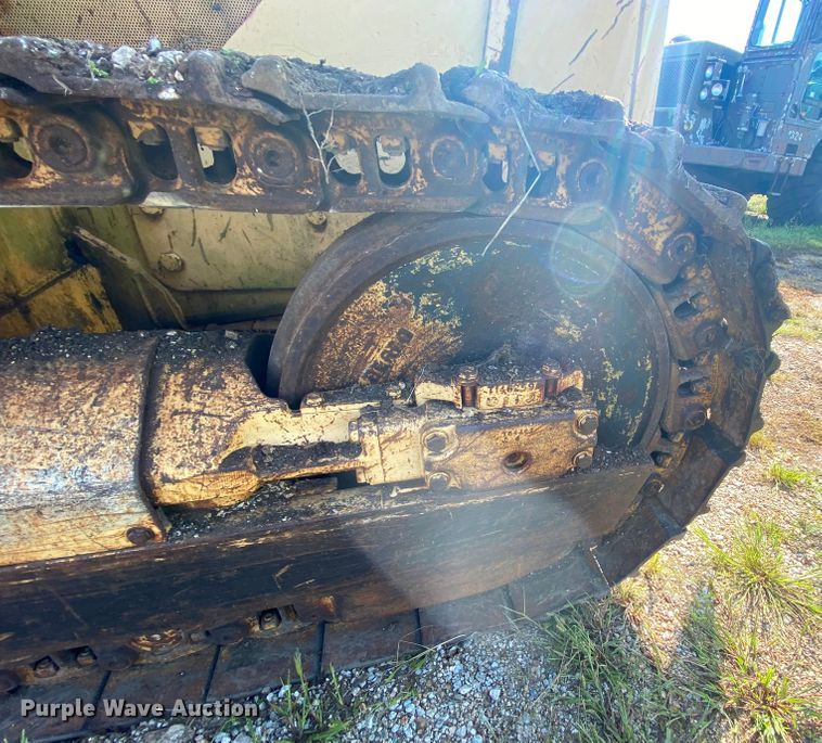 image for item HA9643 1989 John Deere 655B  track loader