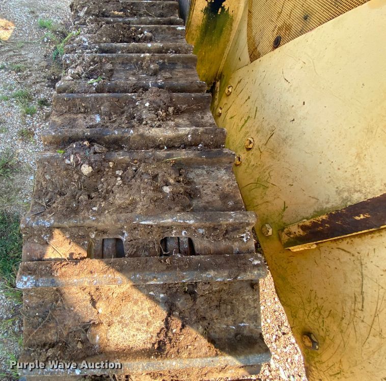 image for item HA9643 1989 John Deere 655B  track loader