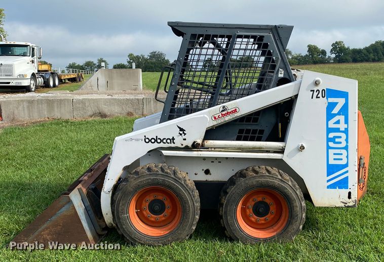 image for item HA9644 1993 Bobcat 743B  skid steer loader