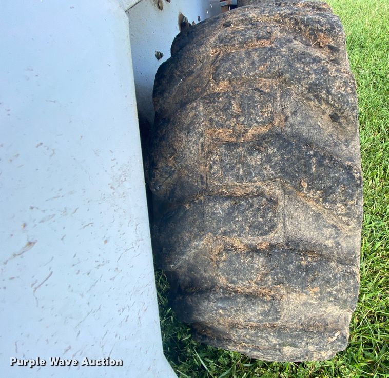 image for item HA9644 1993 Bobcat 743B  skid steer loader