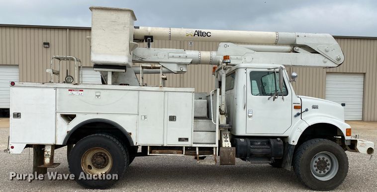 image for item HA9650 2000 International 4800  bucket truck