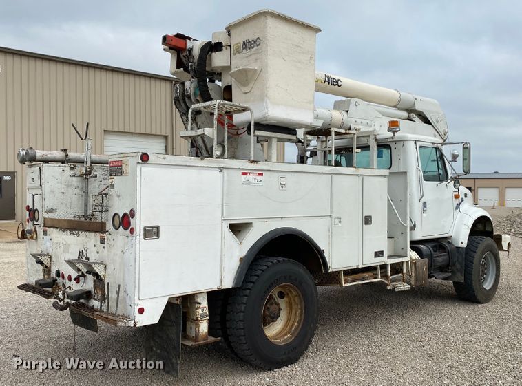 image for item HA9650 2000 International 4800  bucket truck