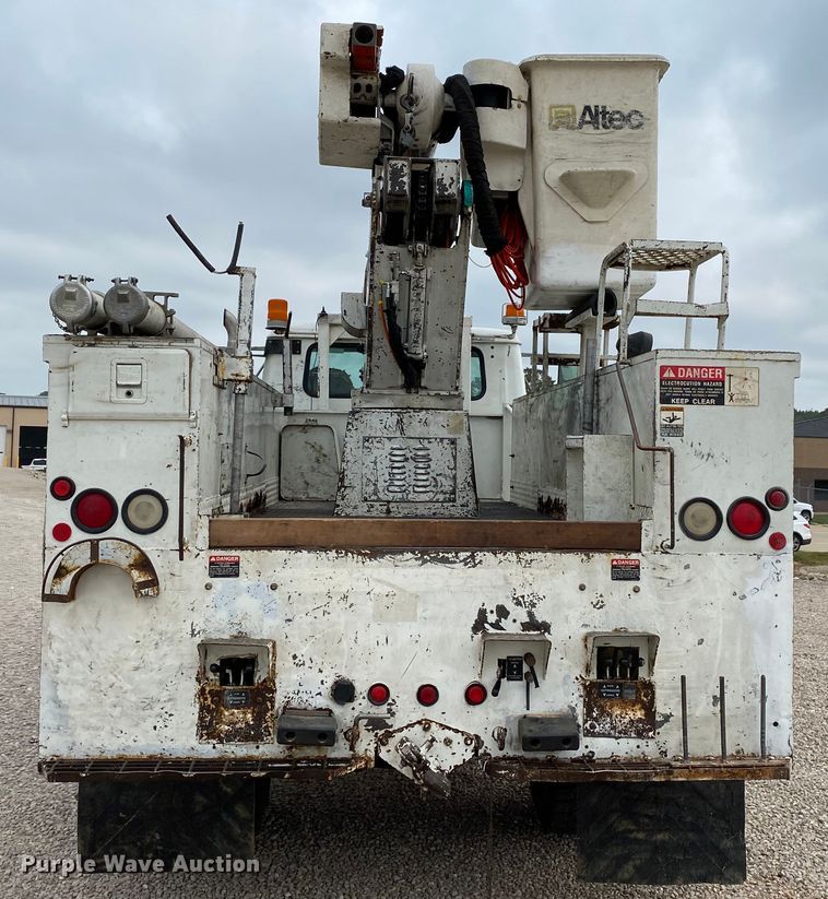 image for item HA9650 2000 International 4800  bucket truck