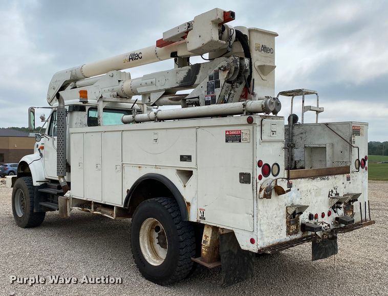 image for item HA9650 2000 International 4800  bucket truck