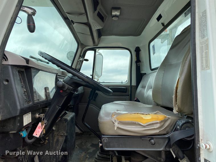 image for item HA9650 2000 International 4800  bucket truck