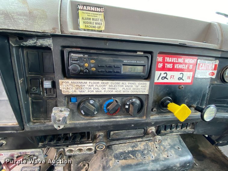 image for item HA9650 2000 International 4800  bucket truck